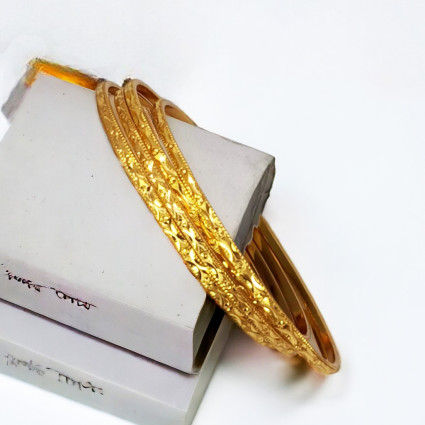 Cute Gold Plated Designer Thin Bangles Set