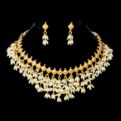 Exquisite Gold Plated Pearl Hanging Choker