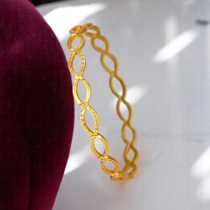 Stylish Gold Plated Oval Design Light-weight Bangle